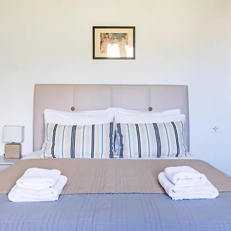 Lithos * Skopelos stad